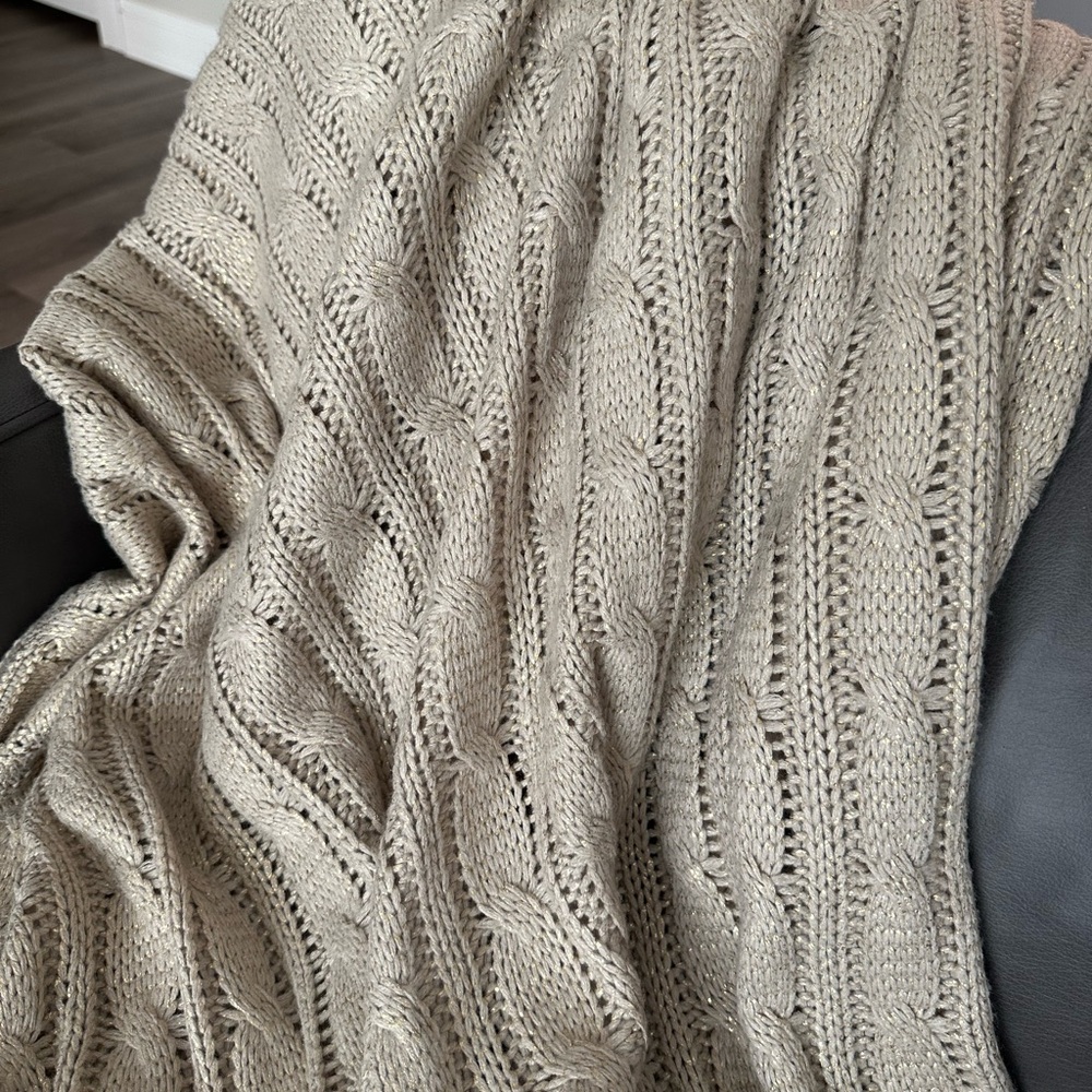 Gorgeous Decorative Throw from World Market… Pristine!! - Picture 2 of 5